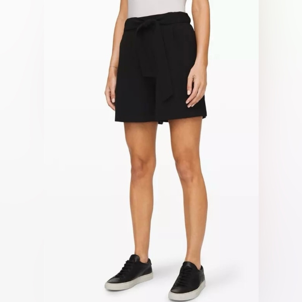 LULULEMON Noir Shorts 5.5” High Rise Black Tie Waist Size 0 NWT